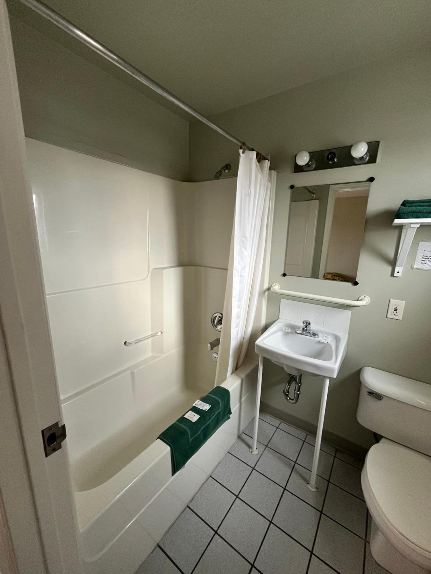 Raccoon Lodge Motel Sylvan Lake Quarto foto