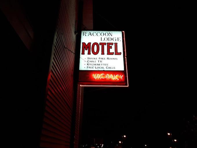 Raccoon Lodge Motel Sylvan Lake Exterior foto